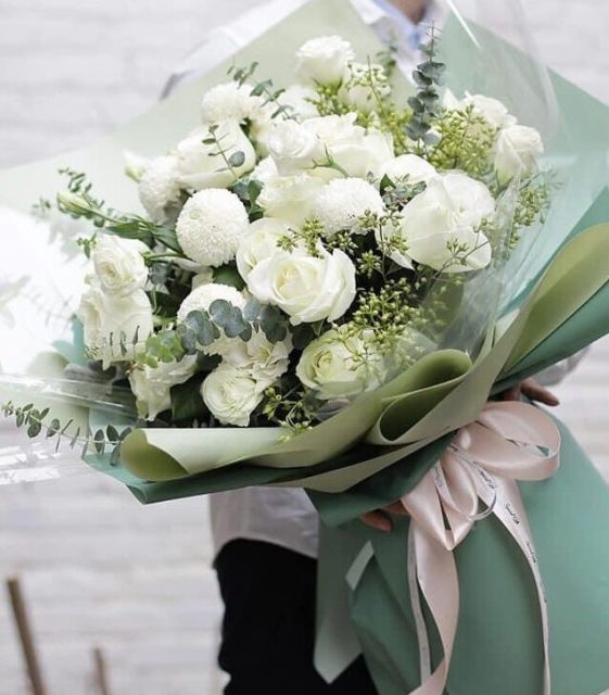 Hoa hồng được rất nhiều người chọn làm hoa chúc mừng đám cưới