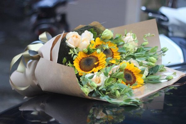 Bật mí cách chọn hoa tặng sinh nhật sếp nam ấn tượng đẳng cấp   Flowerfarmvn  shophoa