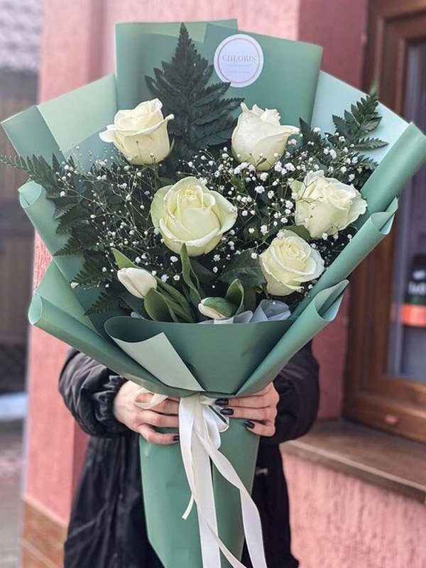 Bó hoa mang ý nghĩa chúc mừng sâu sắc gửi đến sếp