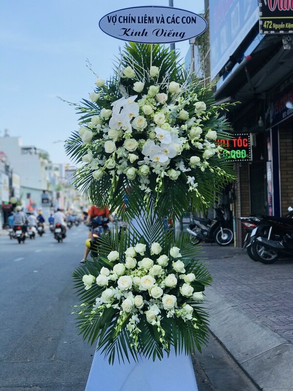hoa hồng trắng trong tang lễ