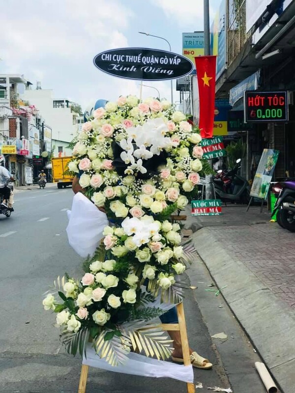 hoa hồng trắng đám tang